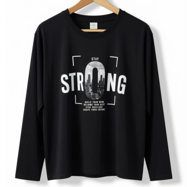 Remera Stay Strong Negra